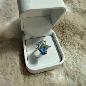 Elegant Silver Women's Ring with Iridescent Stone